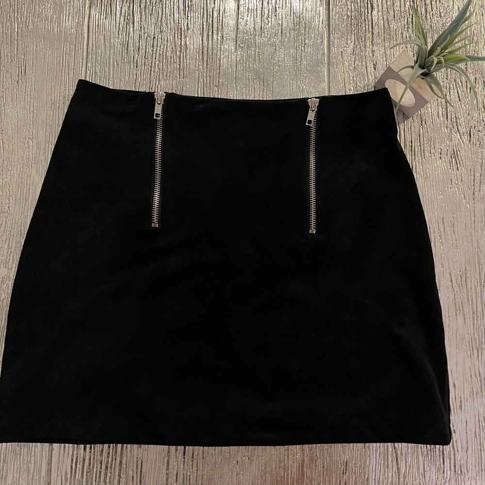 Forever 21‎ Black Sueded Miniskirt Sz Small